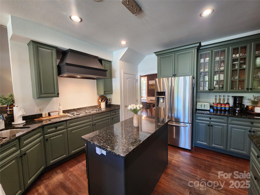 521 Hobson Rd Bakersville, NC 28705