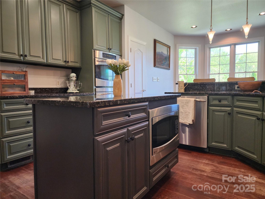 521 Hobson Rd Bakersville, NC 28705