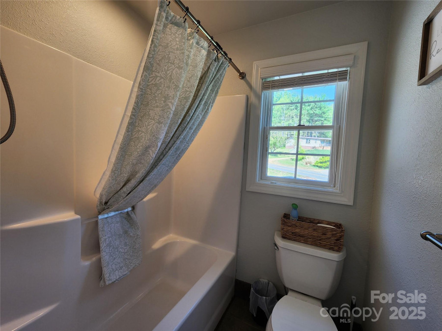 521 Hobson Rd Bakersville, NC 28705