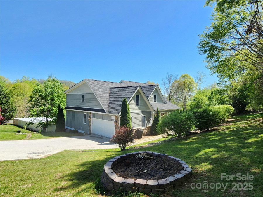 521 Hobson Rd Bakersville, NC 28705