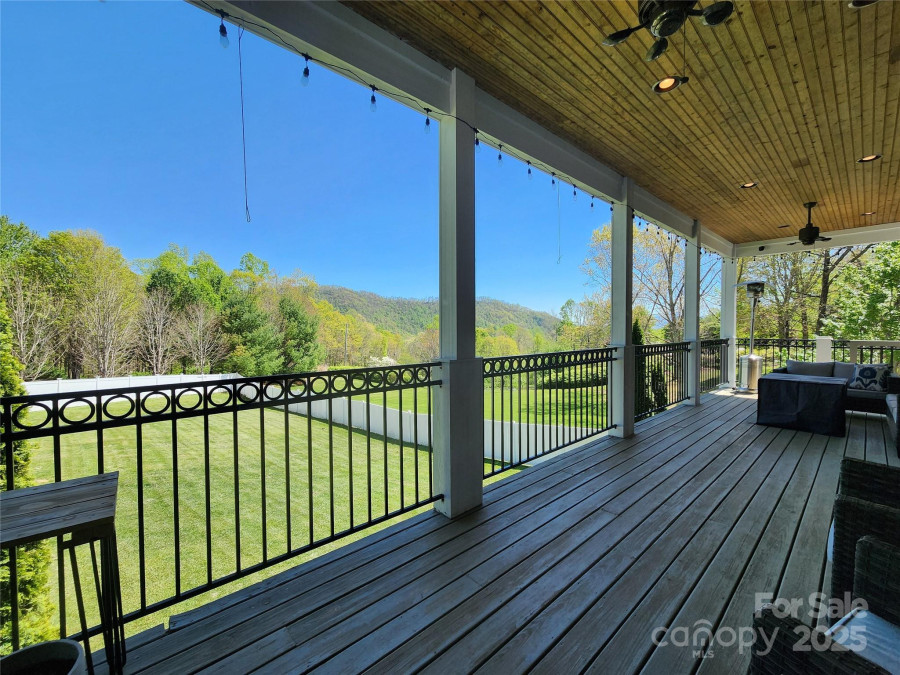 521 Hobson Rd Bakersville, NC 28705