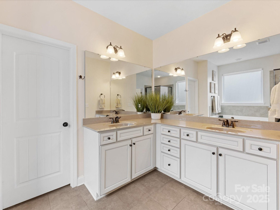 11727 Dunham Dr Matthews, NC 28105