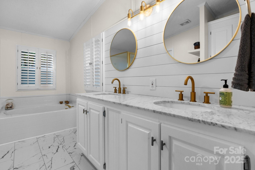 6618 Wards Gap Rd Casar, NC 28020