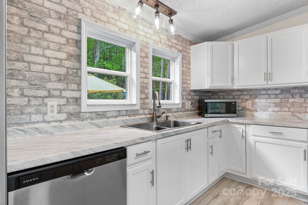 6618 Wards Gap Rd Casar, NC 28020