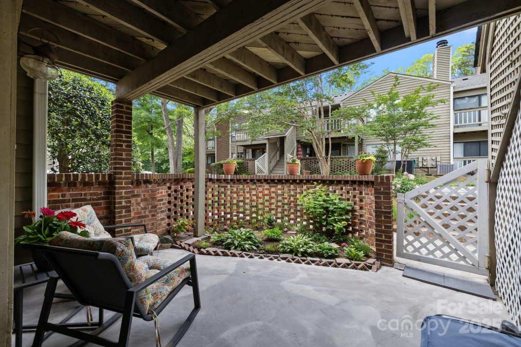 1608 Sharon Rd Charlotte, NC 28210