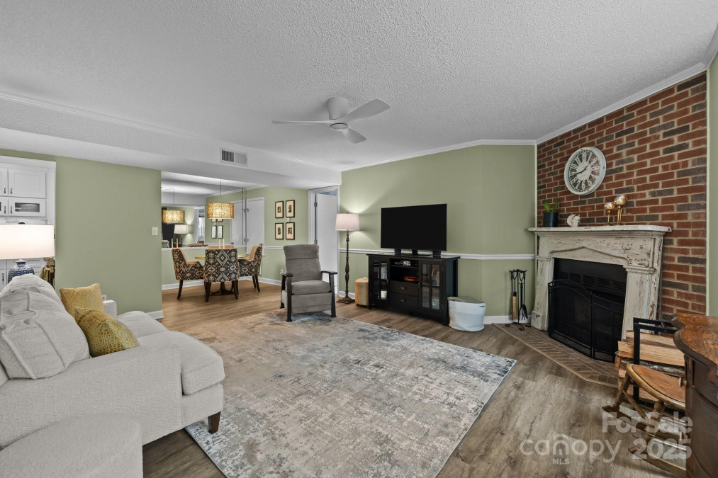 1608 Sharon Rd Charlotte, NC 28210