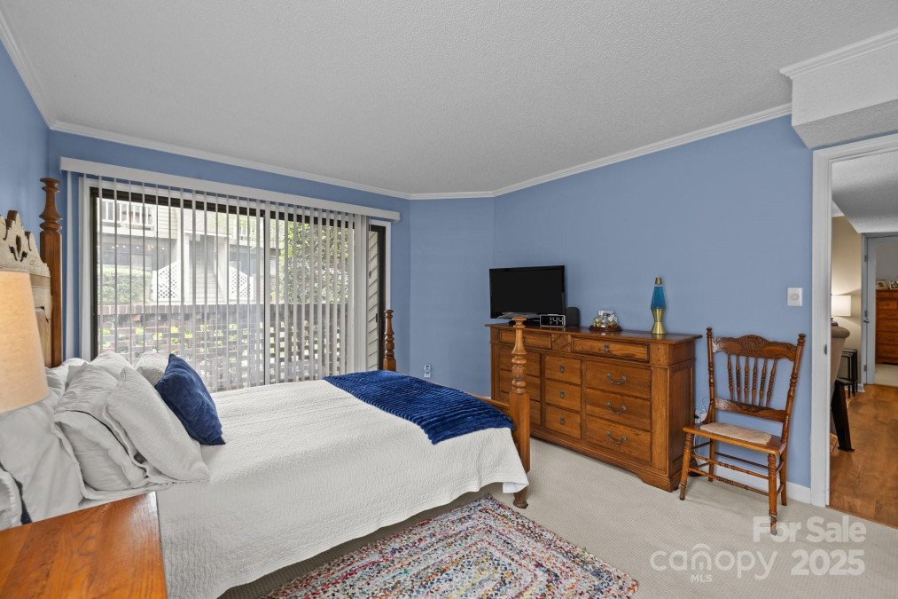 1608 Sharon Rd Charlotte, NC 28210
