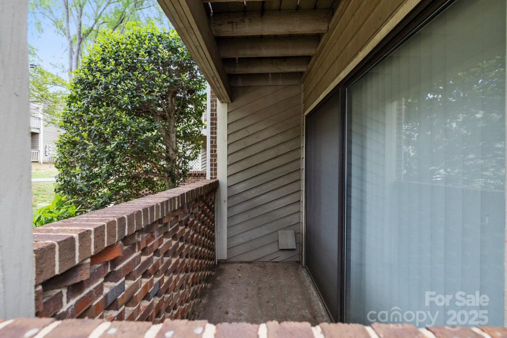 1608 Sharon Rd Charlotte, NC 28210