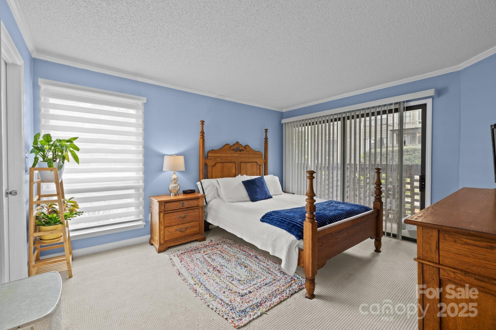 1608 Sharon Rd Charlotte, NC 28210