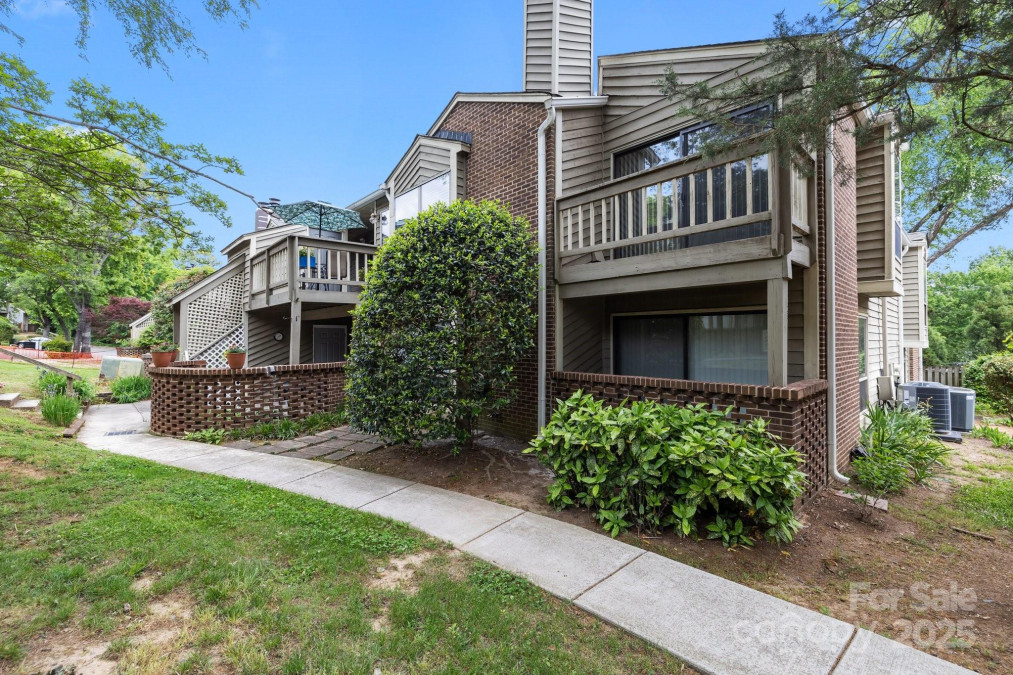 1608 Sharon Rd Charlotte, NC 28210