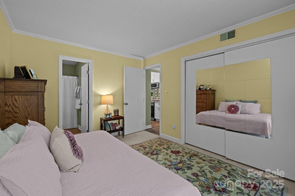 1608 Sharon Rd Charlotte, NC 28210