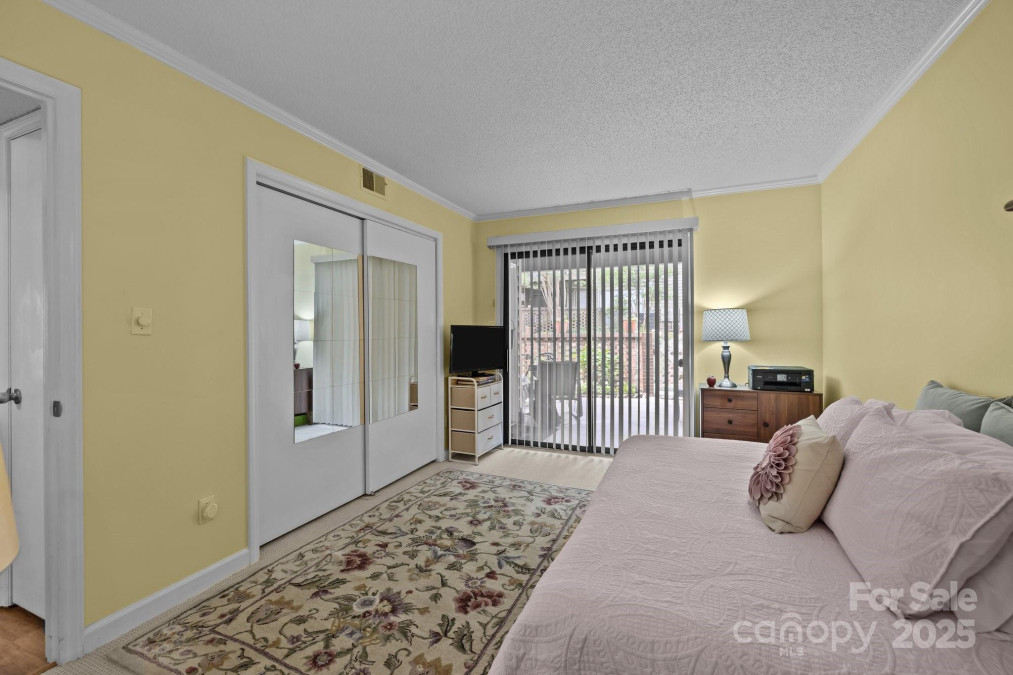 1608 Sharon Rd Charlotte, NC 28210