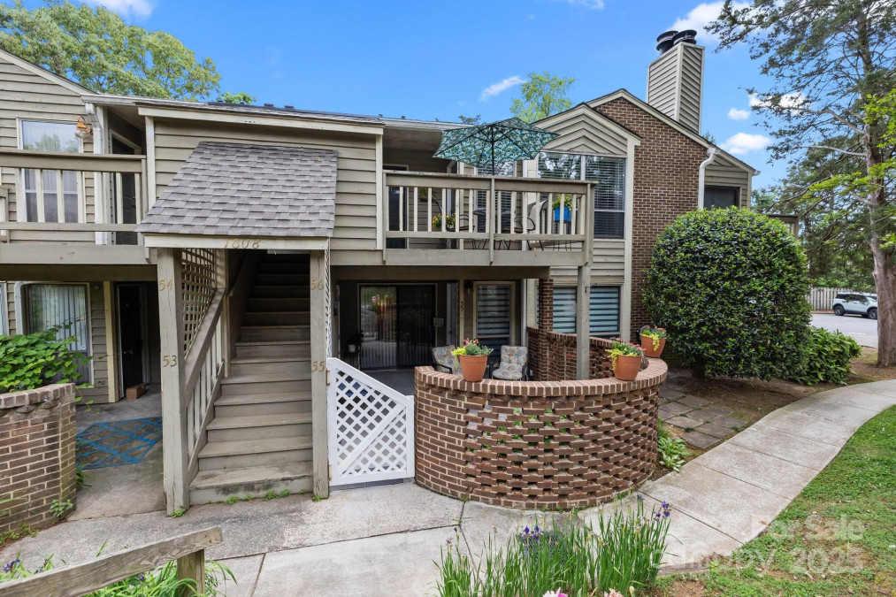 1608 Sharon Rd Charlotte, NC 28210