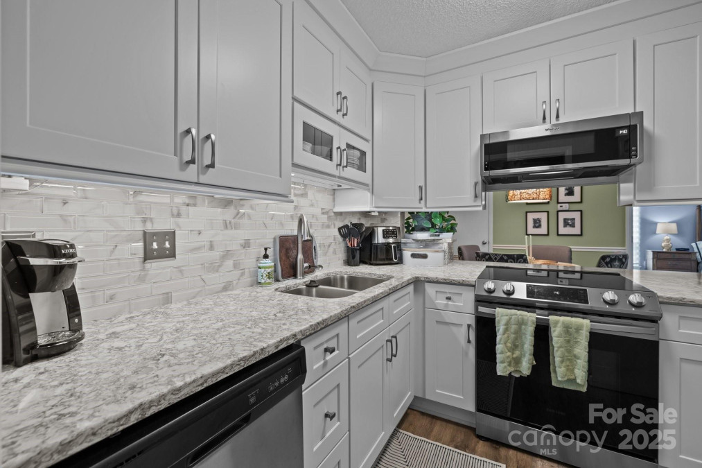 1608 Sharon Rd Charlotte, NC 28210