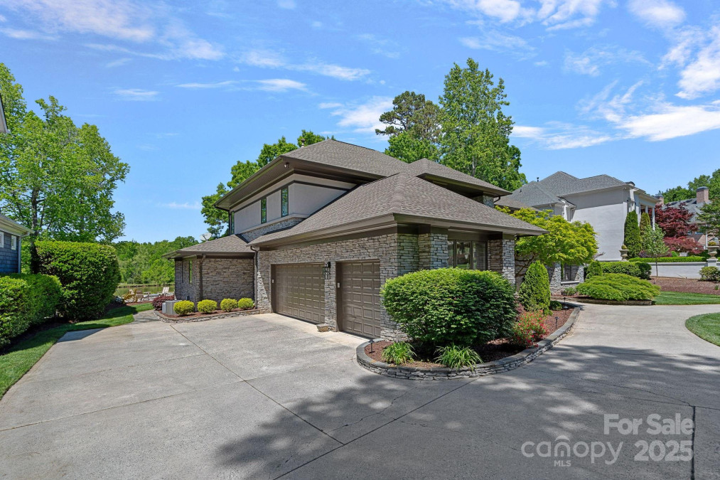 19501 River Falls Dr Davidson, NC 28036