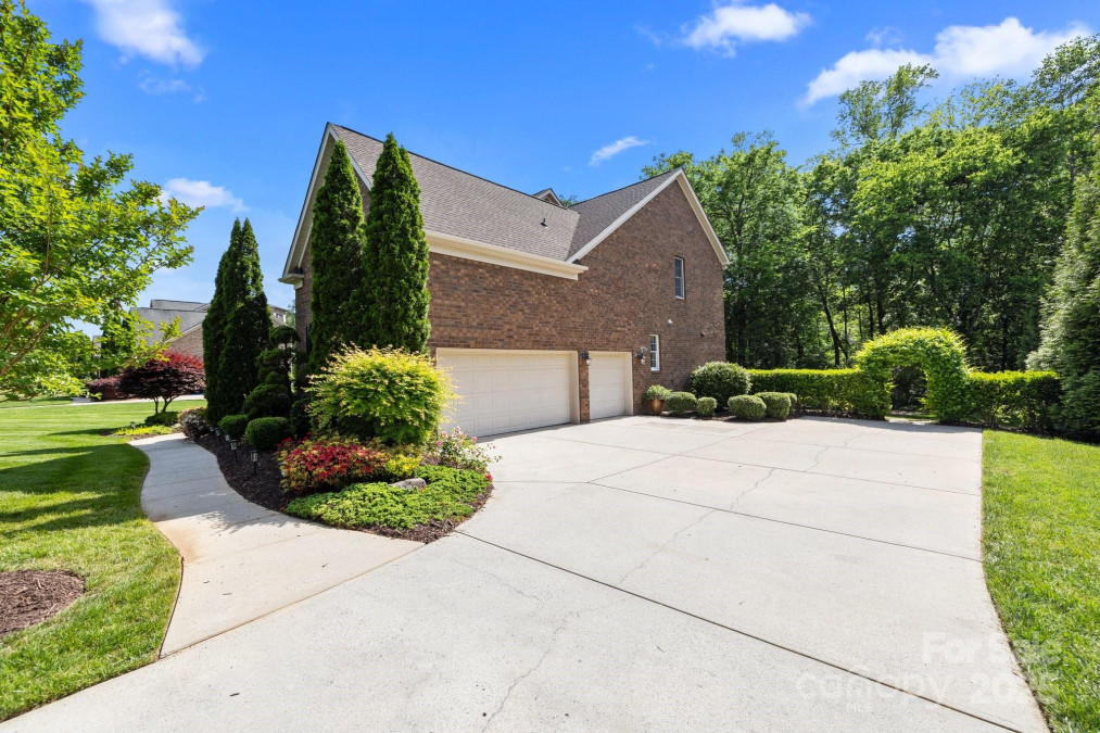 2025 Groves Edge Ln Waxhaw, NC 28173