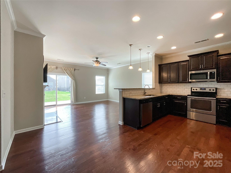 1876 Yellow Daisy Dr Matthews, NC 28104