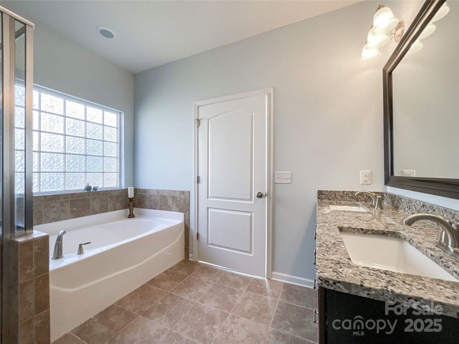 1876 Yellow Daisy Dr Matthews, NC 28104