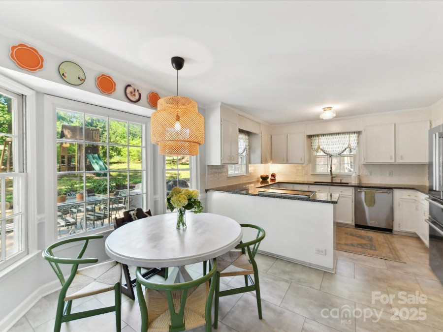 10024 Whitethorn Dr Charlotte, NC 28277