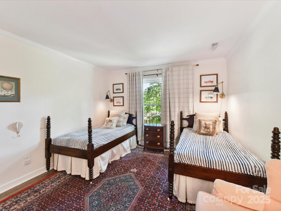 10024 Whitethorn Dr Charlotte, NC 28277