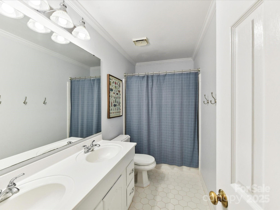 10024 Whitethorn Dr Charlotte, NC 28277
