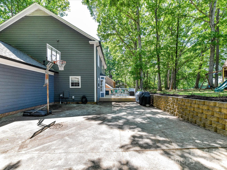 10024 Whitethorn Dr Charlotte, NC 28277