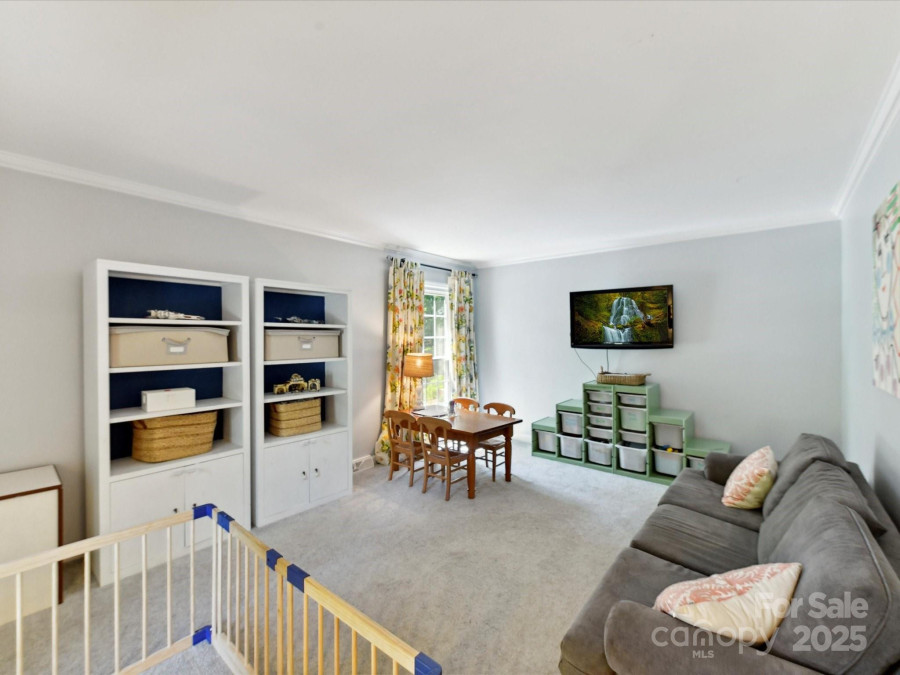 10024 Whitethorn Dr Charlotte, NC 28277