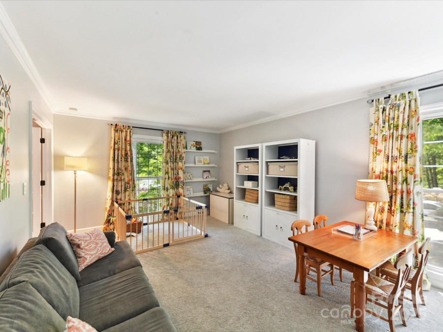 10024 Whitethorn Dr Charlotte, NC 28277