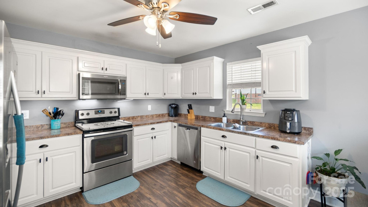 5057 Sedgefield Dr Lancaster, SC 29720