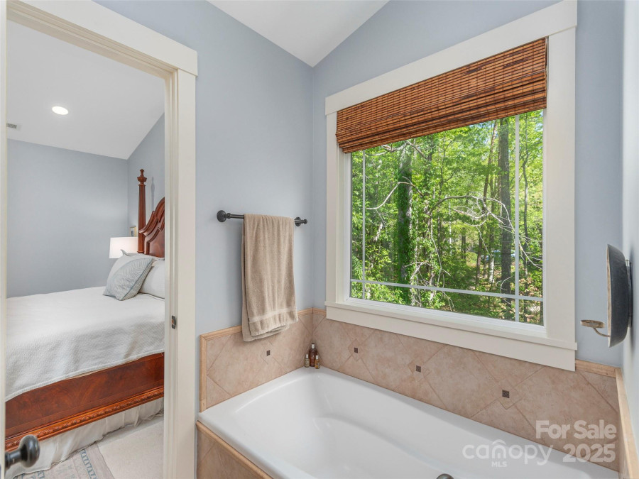 35 Mann Dr Asheville, NC 28805