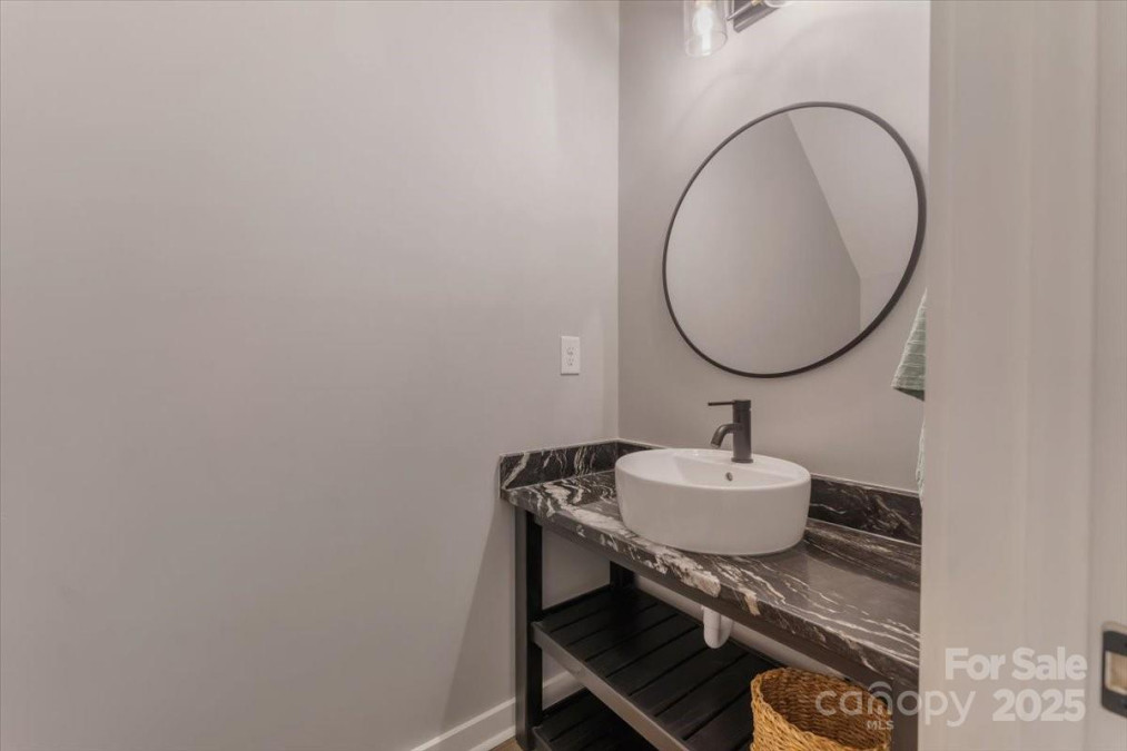 1816 Lisbon Ln Charlotte, NC 28269