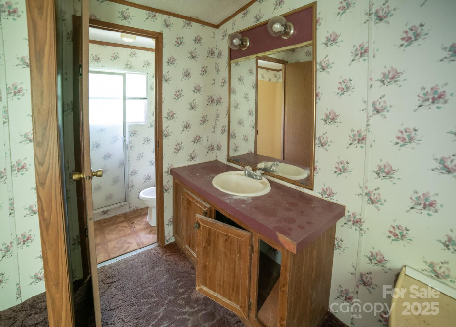 1926 Zacks Fork Rd Lenoir, NC 28645