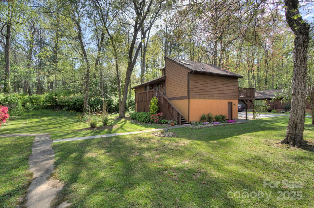 39 Oak Ct Fletcher, NC 28732