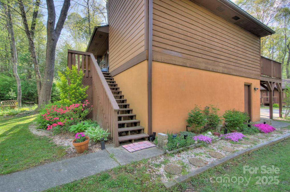 39 Oak Ct Fletcher, NC 28732