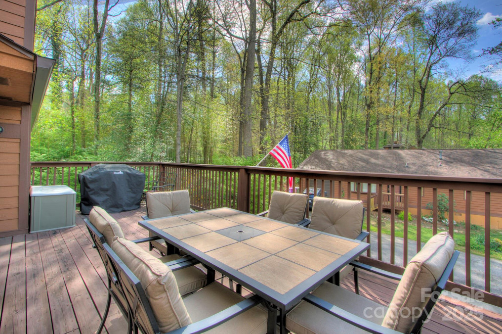 39 Oak Ct Fletcher, NC 28732