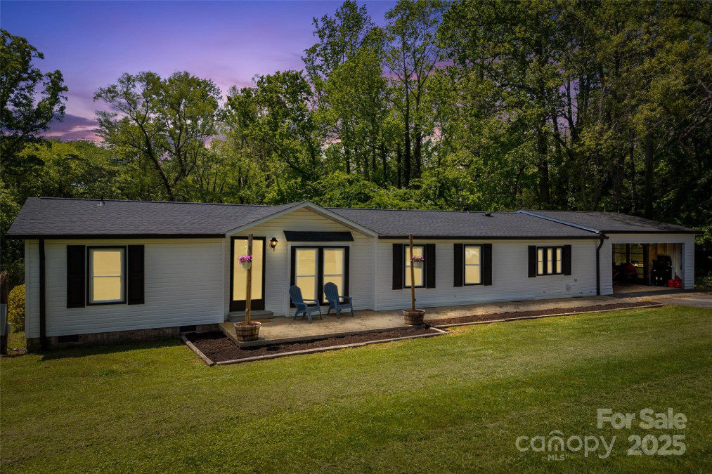 9 Ruby Dr Hendersonville, NC 28792