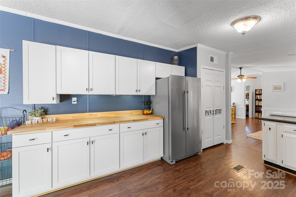 9 Ruby Dr Hendersonville, NC 28792