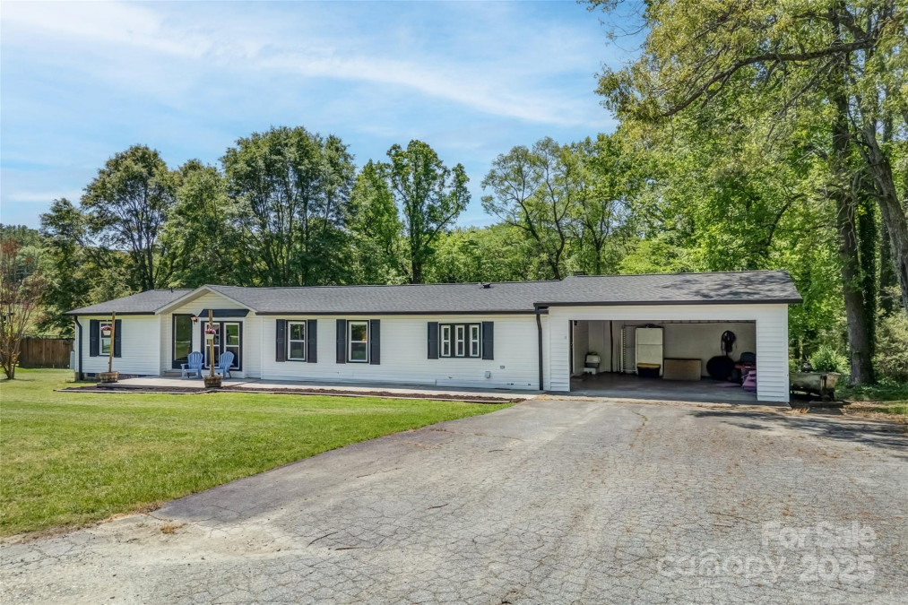 9 Ruby Dr Hendersonville, NC 28792