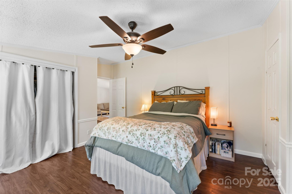 9 Ruby Dr Hendersonville, NC 28792