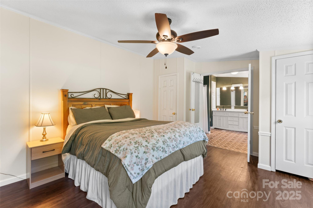 9 Ruby Dr Hendersonville, NC 28792