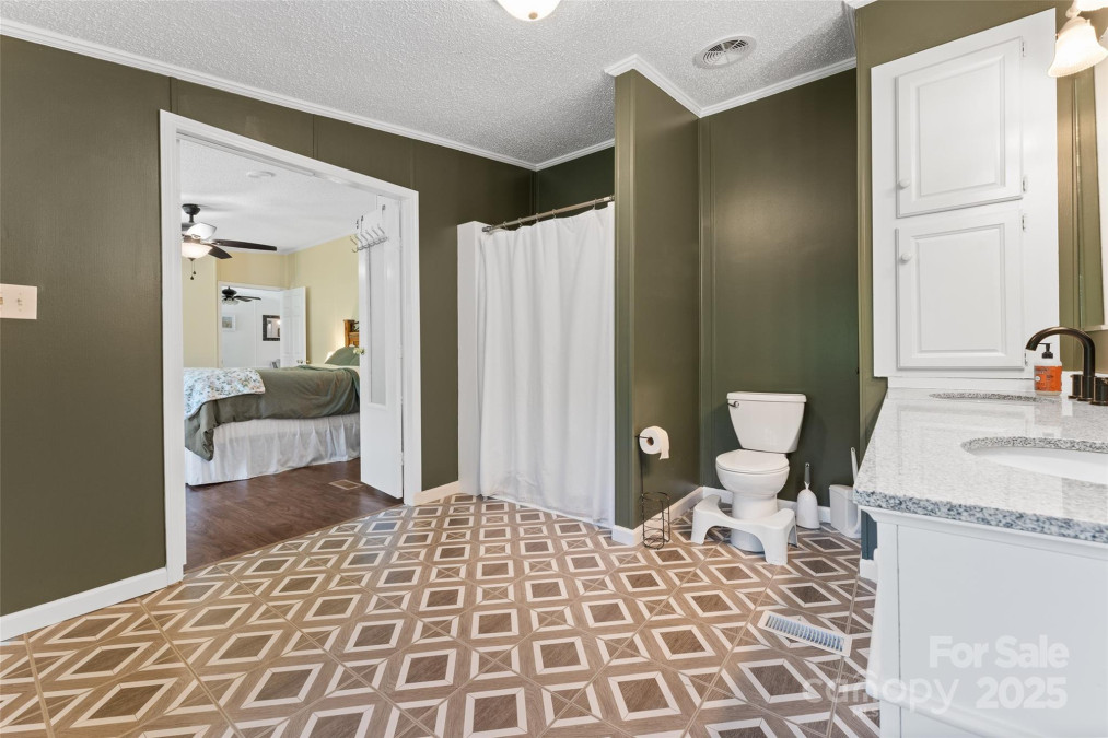 9 Ruby Dr Hendersonville, NC 28792
