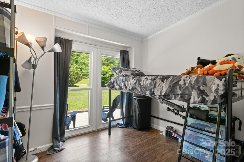 9 Ruby Dr Hendersonville, NC 28792
