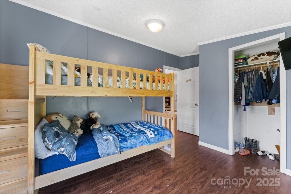 9 Ruby Dr Hendersonville, NC 28792