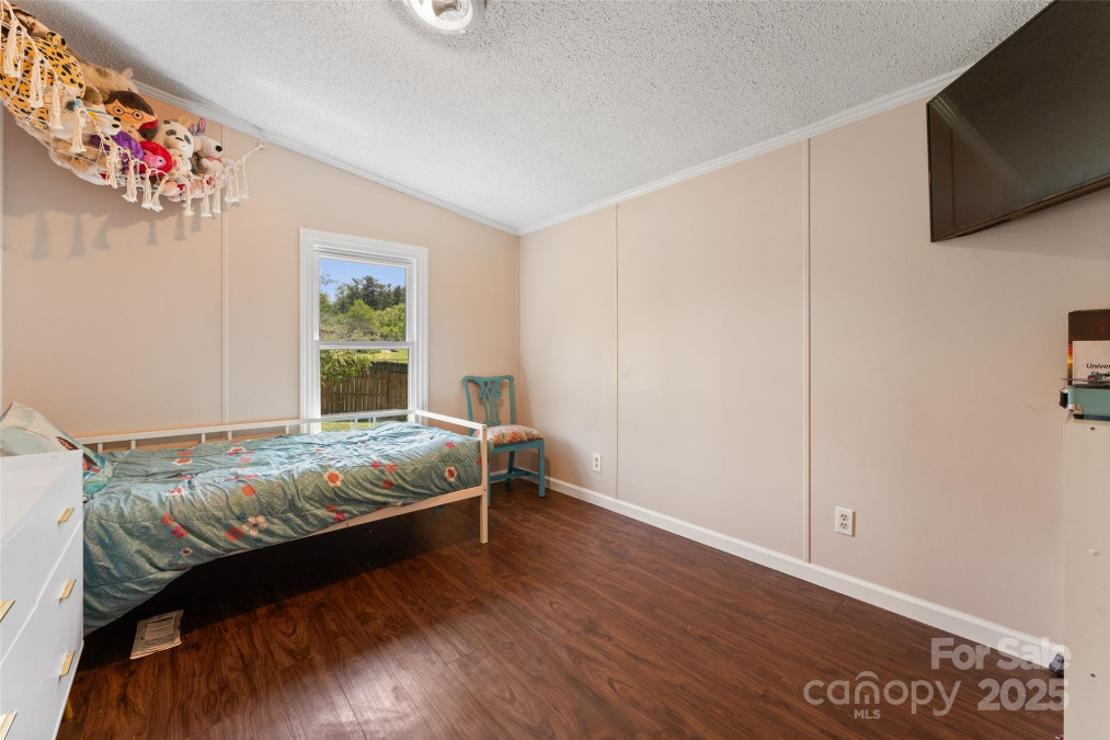 9 Ruby Dr Hendersonville, NC 28792