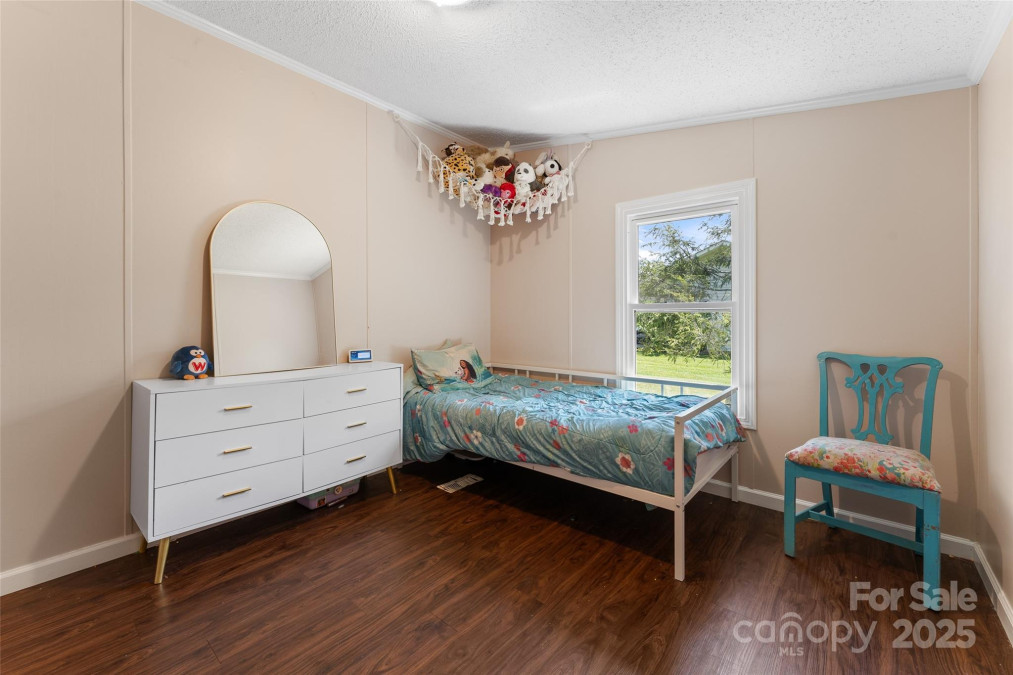 9 Ruby Dr Hendersonville, NC 28792