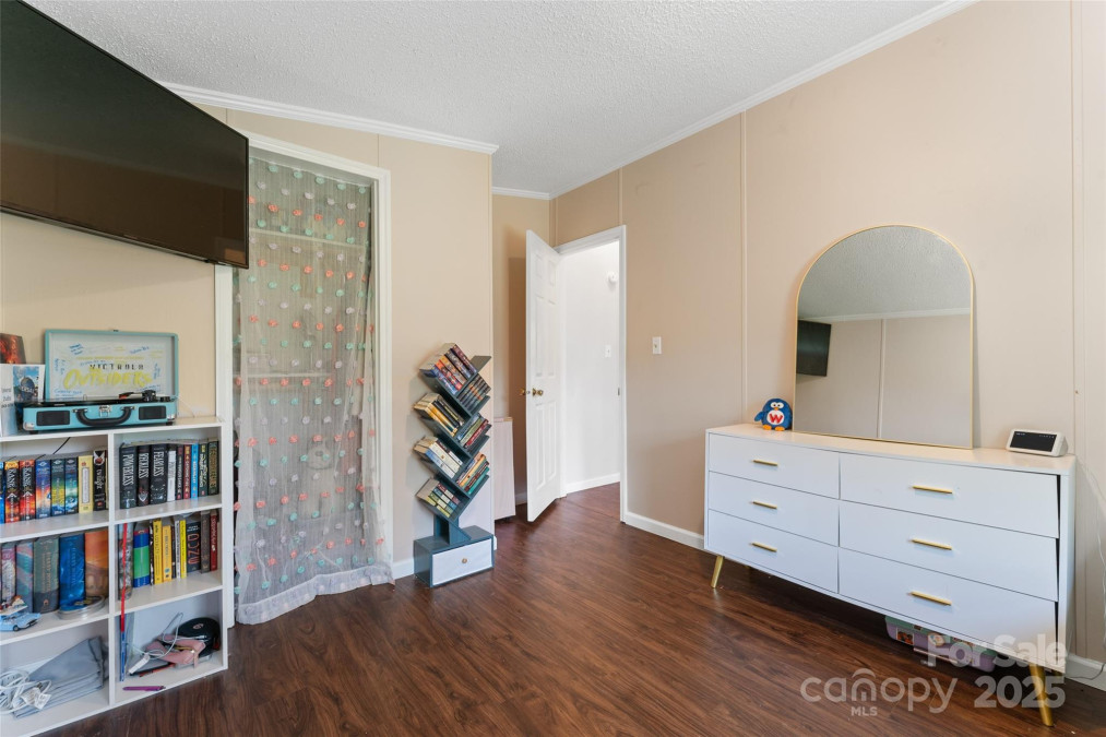 9 Ruby Dr Hendersonville, NC 28792
