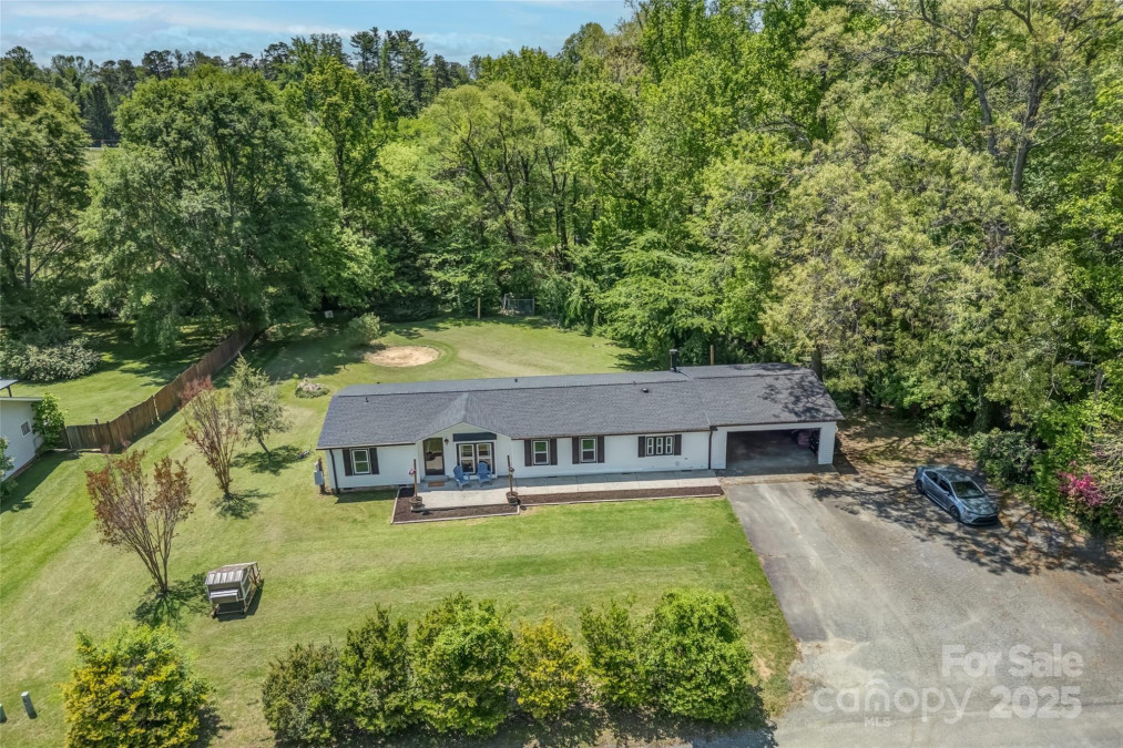 9 Ruby Dr Hendersonville, NC 28792