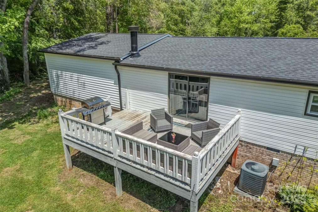 9 Ruby Dr Hendersonville, NC 28792