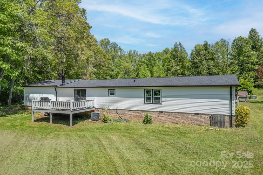 9 Ruby Dr Hendersonville, NC 28792