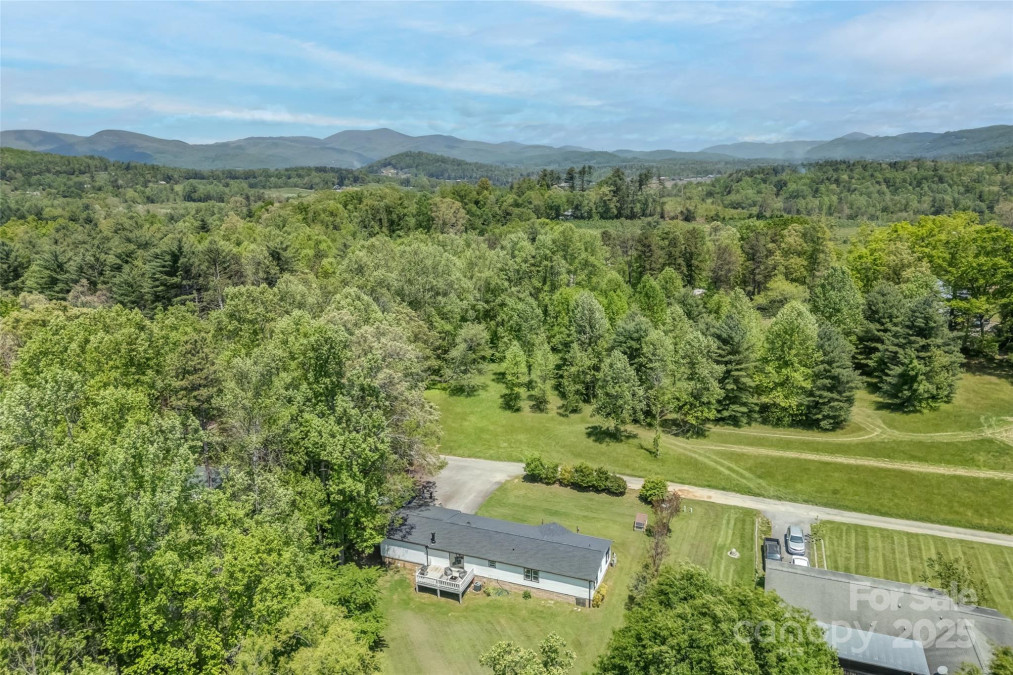 9 Ruby Dr Hendersonville, NC 28792
